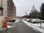 Nieruchomość gruntowa - udział.
Na zdjęciu widoczny budynek, droga wewnętrzna pas zieleni. 