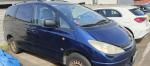 Samochód osobowy Toyota Previa typu VAN w kolorze granatowy metalik. 
